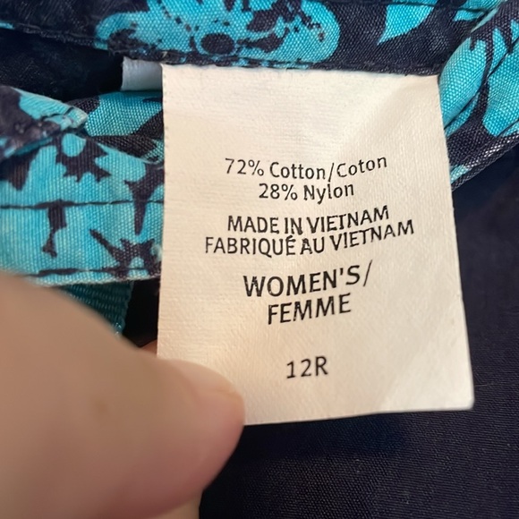 Women’s sz 12 Eddie Bauer cargo shorts Navy w/ aqua accents. Drawstring belt - Picture 3 of 10